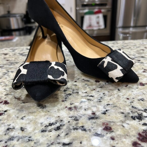 Talbots Black Suede Kitten Heel Pump With Ponyhair Cow Print Bow Size 6.5M - Picture 2 of 10